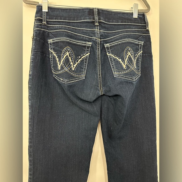 Wrangler western boot cut jeans dark wash EUC like new on trend - Picture 9 of 16